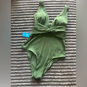 NWT Cupshe greenTextured Swimsuit